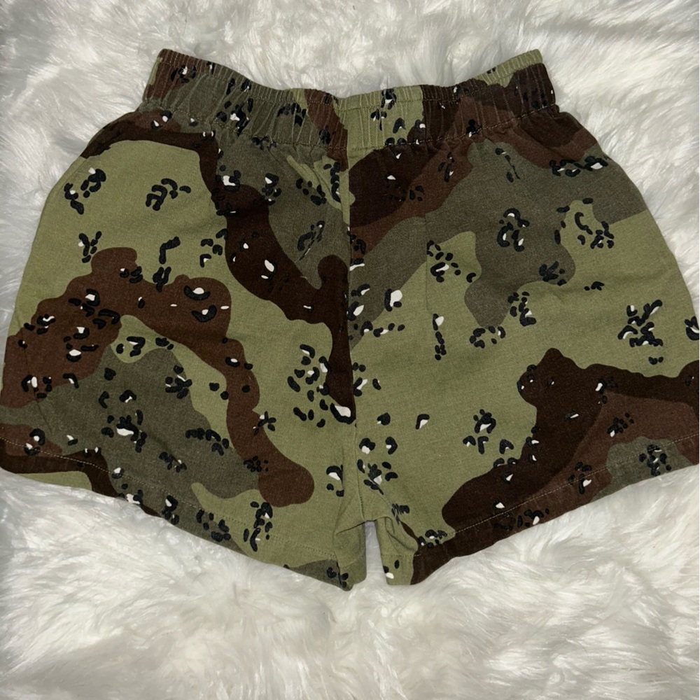Women Camouflage Shorts - Picture 2 of 3